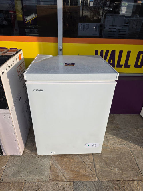 Vissani 5.0 cu. ft. Manual Defrost Chest Freezer with LED Light in White, Garage Ready S160 - HMCF5W5 - Scratch & Dent (Minor)
