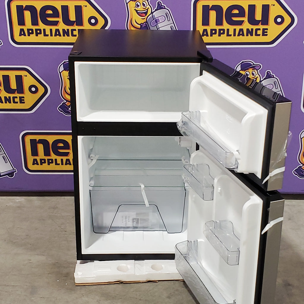 Magic Chef 3.1 cu. ft. 2-Door Mini Refrigerator with Freezer and Can Dispenser 25SA263 - HMDR31GSE - Open Box