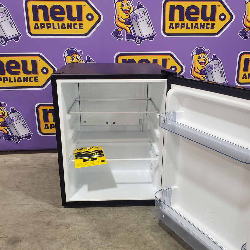 Vissani 2.6 Cu. Ft. Mini Refrigerator in Black, ENERGY STAR SA118 - HVAR26GBE - Open Box