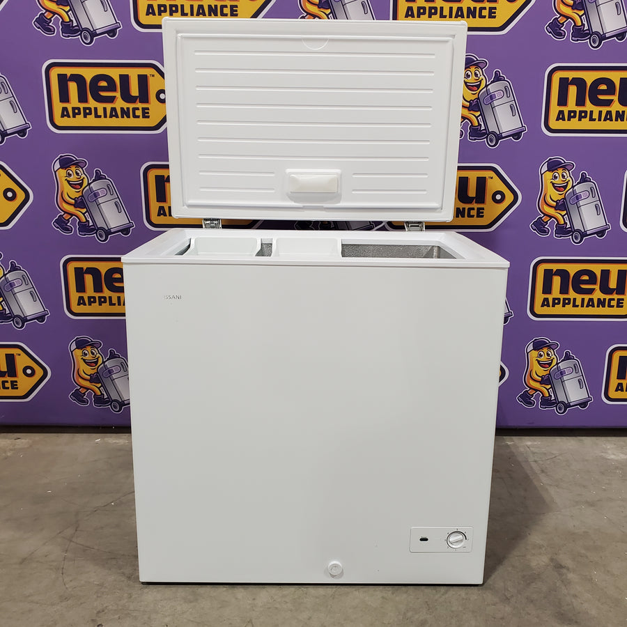 Vissani 6.9 cu. ft. Manual Defrost Chest Freezer in White, Garage Ready with LED Light Type 25135SD577 - DCM7QRWW - Scratch & Dent (Minor)