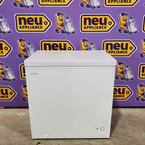 Vissani 7.0 cu. ft. Manual Defrost Chest Freezer with LED Light in White, Garage Ready SA330 - HMCF7W5 - Scratch & Dent (Minor)