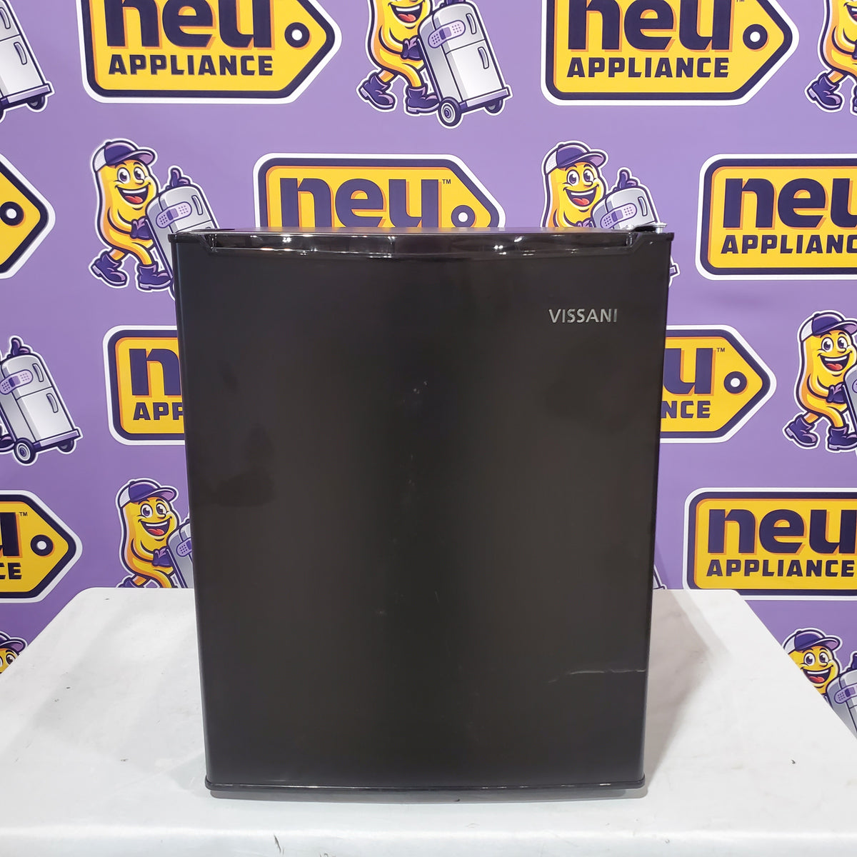 Vissani 2.6 Cu. Ft. Mini Refrigerator in Black, ENERGY STAR HVAR26GBE - Open Box