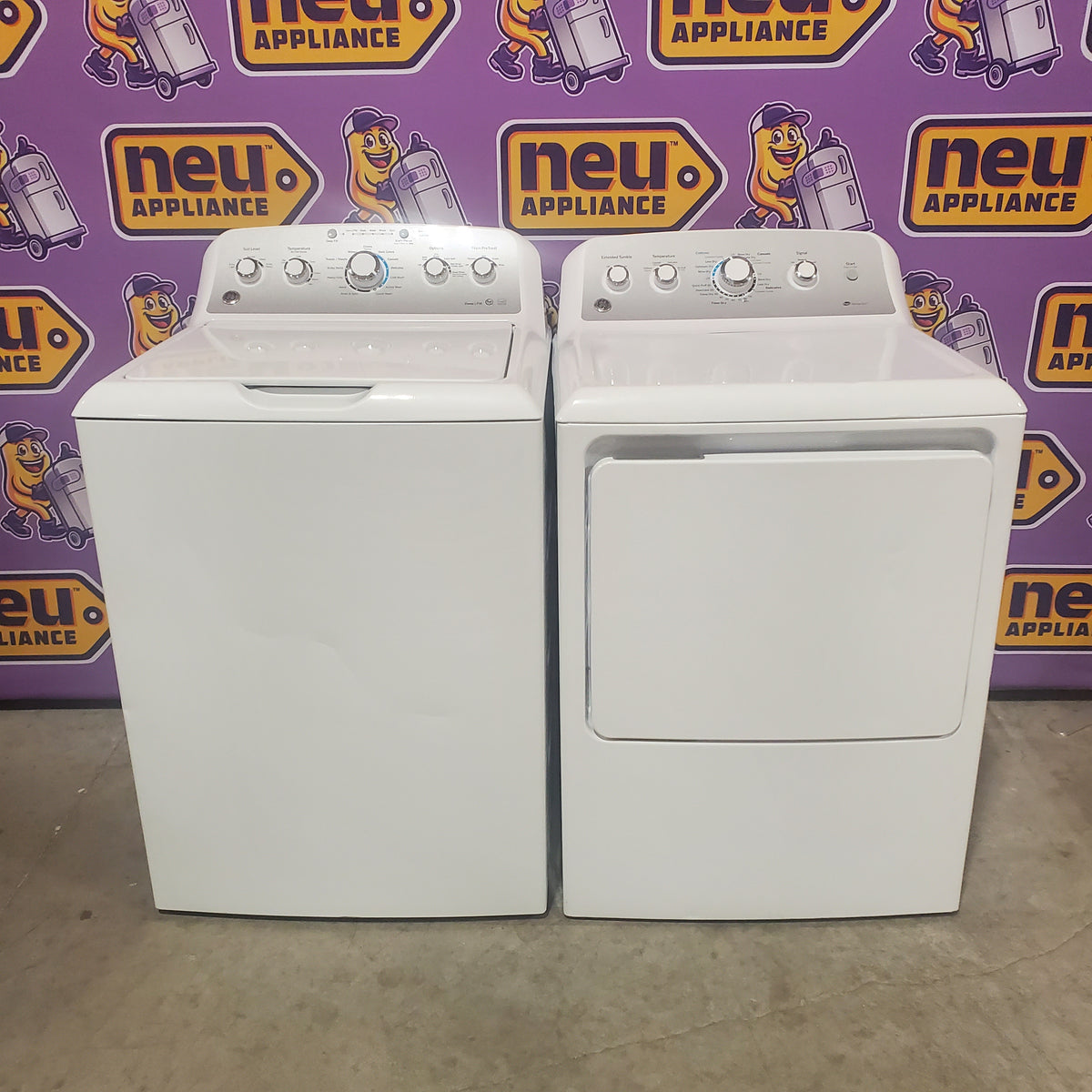 GE High Efficiency Agitator Medium 4.2-cu ft Top-Load Washer in White GTW485ASJWS - Certified Refurbished and GE White Electric 7.2 Cu. Ft. Dryer with Aluminized Alloy Drum 16291 - GTD45EASJWS - Certified Refurbished