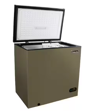 Magic Chef 7.0 cu. ft. Manual Defrost Chest Freezer in Army Green, Garage Ready MCCF7AG - Scratch & Dent (Minor)
