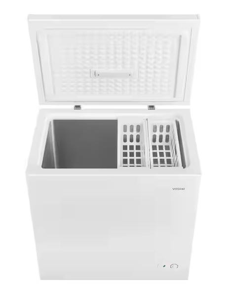 Vissani 7.0 cu. ft. Manual Defrost Chest Freezer with LED Light in White, Garage Ready SA622 - HMCF7W5 - Scratch & Dent (Moderate)