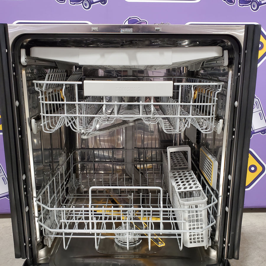 Samsung BESPOKE Smart Stormwash+ 7 Series 42 dBA Dishwasher with Smart Dry 251315SD1142 - DW80B7070US - Scratch & Dent (Major)