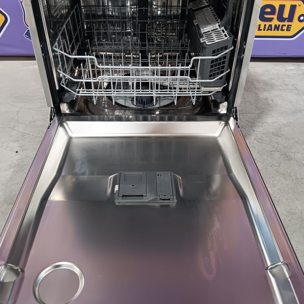 Pictures of GE® ENERGY STAR® Fingerprint Resistant Front Control with Stainless Steel Interior Dishwasher with Sanitize Cycle 25CR177 - GDF670SYVFS - Scratch & Dent (Minor) - Neu Appliance Outlet - Discount Appliance Outlet in Austin, Tx