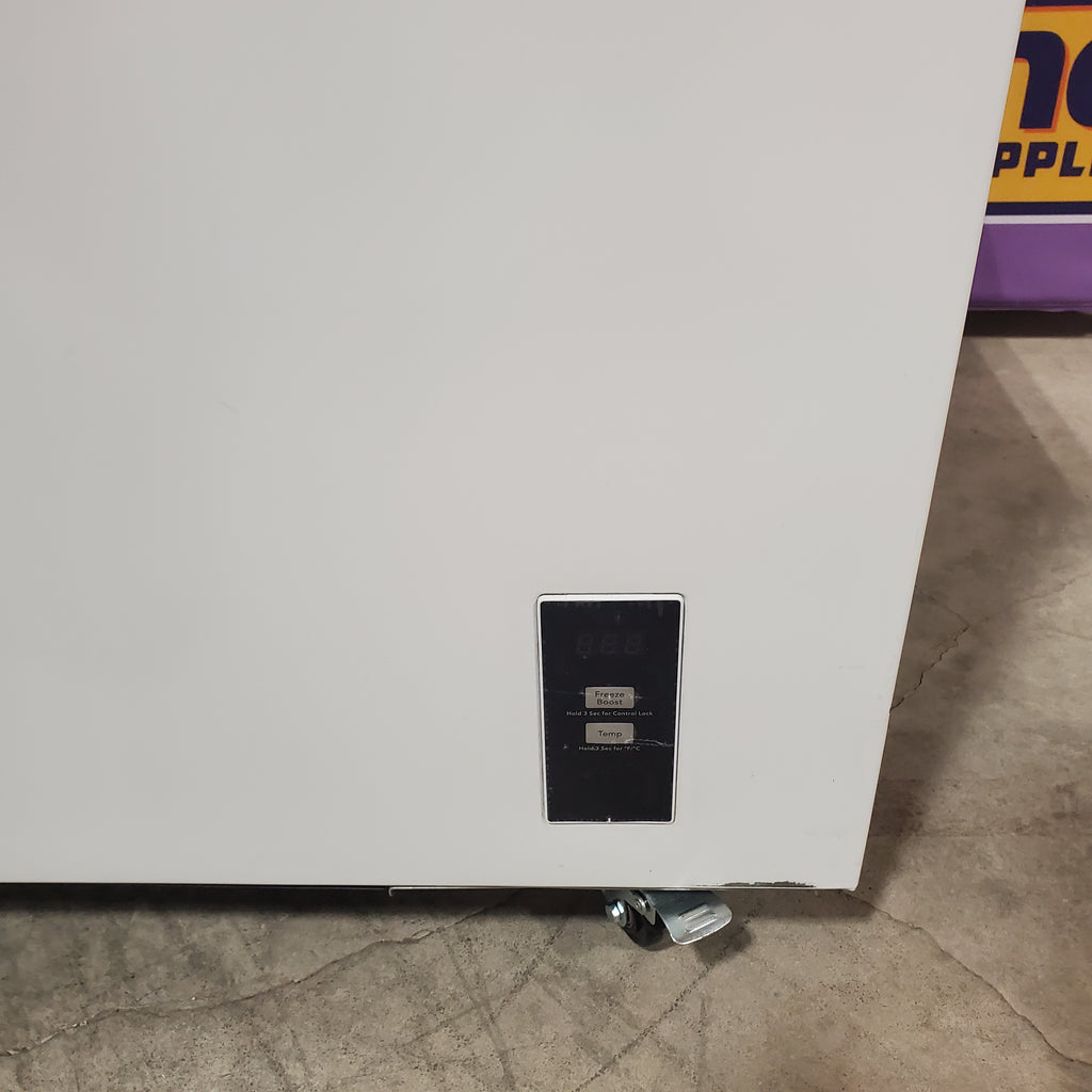 Pictures of Frigidaire 20 Cu. Ft. Garage Ready Chest Freezer in White 20SD047 - FFCL2042AW - Scratch & Dent (Minor) - Neu Appliance Outlet - Discount Appliance Outlet in Austin, Tx
