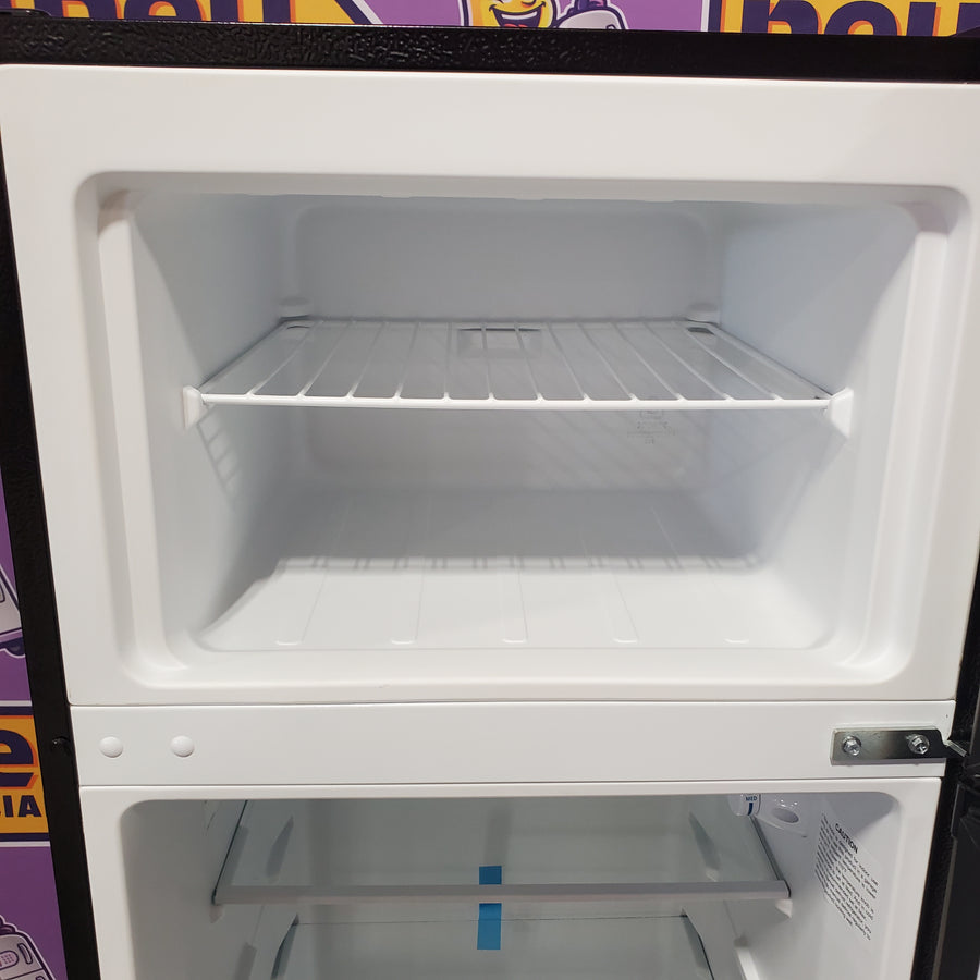 Vissani 7.1 cu. ft. Top Freezer Refrigerator with Adjustable Shelf in Stainless Steel Scratch & Dent (Moderate)