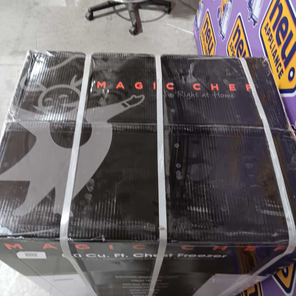 Magic Chef 5.0. cu. ft. Chest Freezer with Interior LED Light and Defrost Water Drain 25137SD727 - HMCF5W4 - New in Box