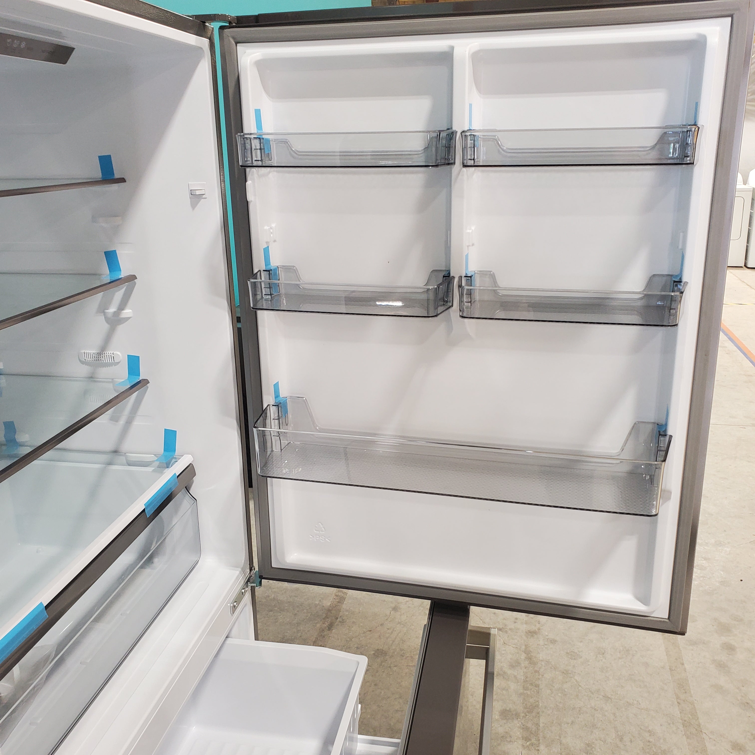 Hisense 17.2-cu ft Counter-Depth Bottom-Freezer Refrigerator
