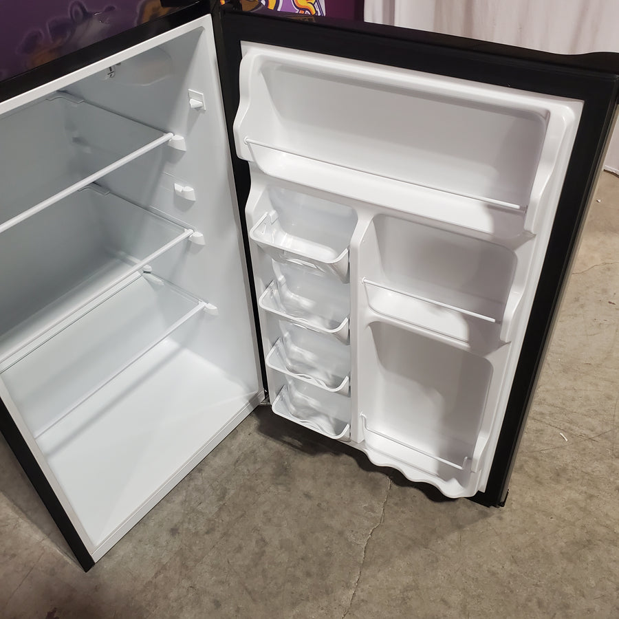 Vissani 4.4 cu. ft. Mini Refrigerator in Stainless Look with 7-Door Racks, Glass Shelves, and Energy Efficiency 25137SD722 - MDAR44SS5 - Scratch & Dent (Minor)
