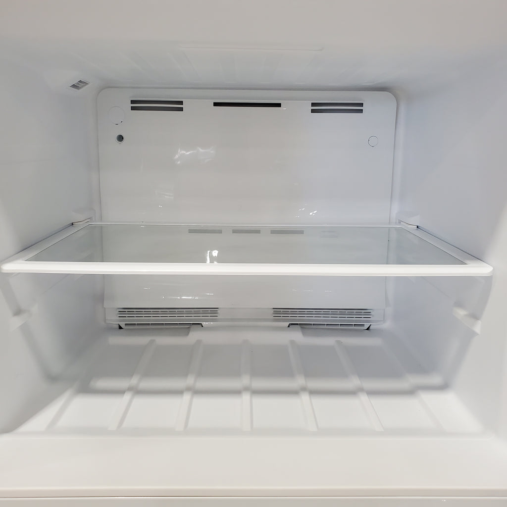 Pictures of Vissani 18.1 cu. ft. Top Freezer Refrigerator with Adjustable Glass Shelving in White, Garage Ready 25137SD702 - MDTF18WHR5 - Scratch & Dent (Major) - Neu Appliance Outlet - Discount Appliance Outlet in Austin, Tx