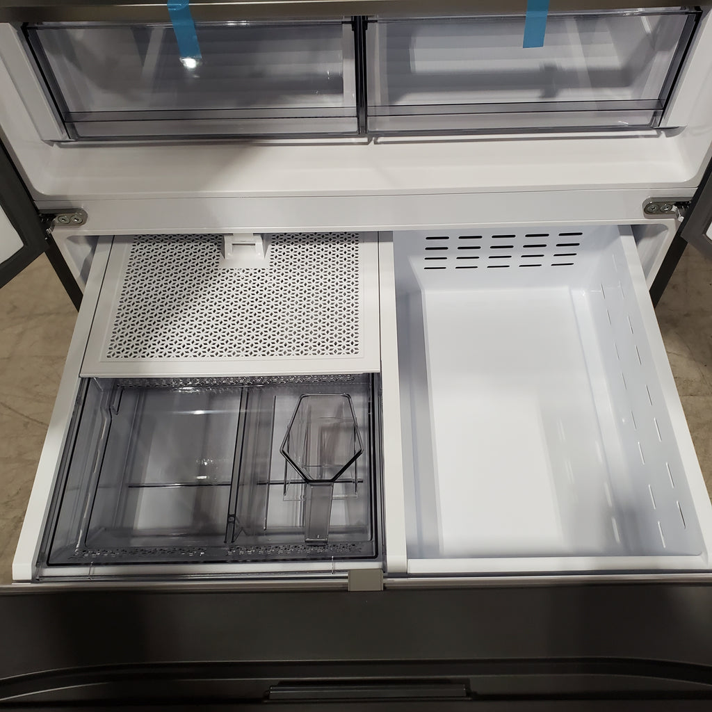 Pictures of Samsung Bespoke 3-Door French Door Refrigerator (30 cu. ft.) with Beverage Center™ in Stainless Steel with Auto Fill Water Pitcher 4SD411 - RF30BB6600QL - Scratch & Dent (Minor) - Neu Appliance Outlet - Discount Appliance Outlet in Austin, Tx
