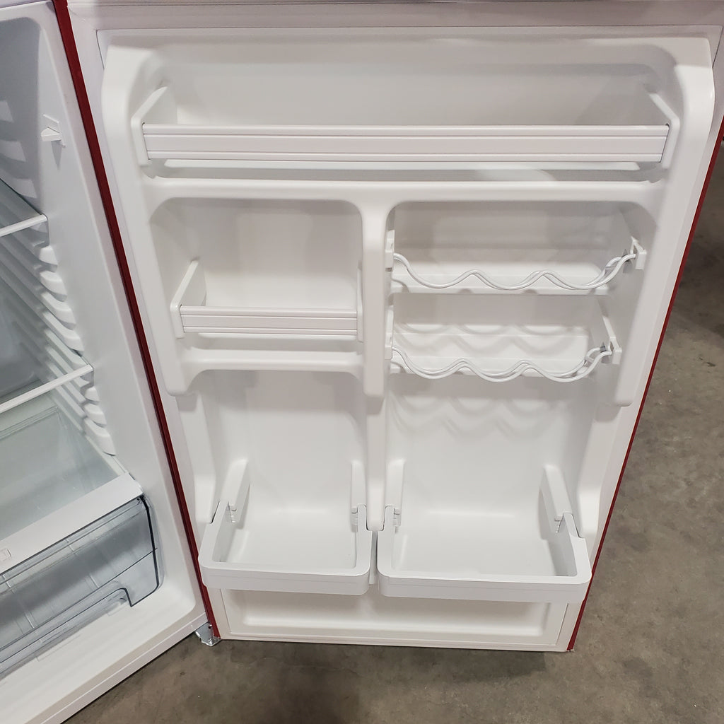 Galanz 22 in. 7.6 cu. ft. Retro Top Freezer Refrigerator, Hot Rod Red, Energy Star 25134SD450 - GLRF76TMRDER2 - Scratch & Dent (Minor)