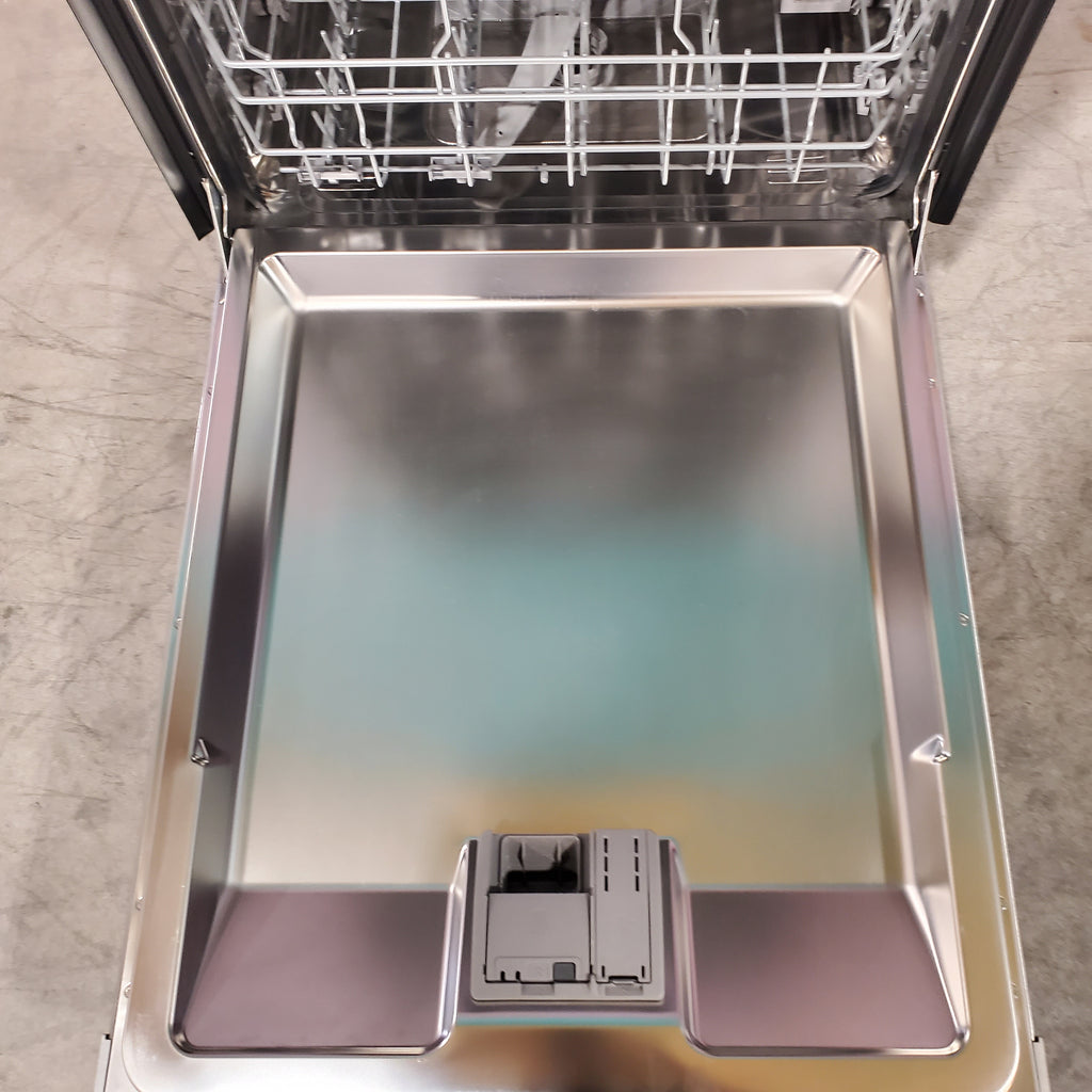 Pictures of Bosch 300 Series 24 in. Top Control Tall Tub Scoop Handle Dishwasher in Stainless Steel with 3rd Rack, Stainless Steel Tub, and 46 dBA WRS315SDHZ - Open Box - Neu Appliance Outlet - Discount Appliance Outlet in Austin, Tx
