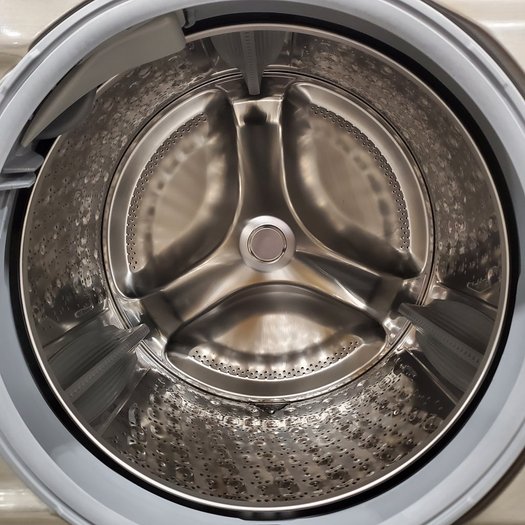 Pictures of Samsung 4.5 cu. ft. Large Capacity Smart Front Load Washer with Super Speed Wash in Platinum 25139SD779 - WF45B6300AP - Scratch & Dent (Minor) - Neu Appliance Outlet - Discount Appliance Outlet in Austin, Tx