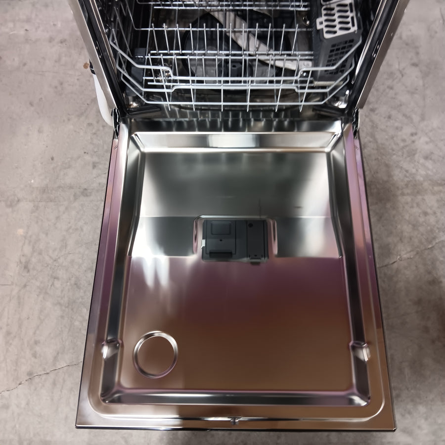 GE® Fingerprint Resistant Stainless Steel ENERGY STAR® Top Control with Stainless Steel Interior Dishwasher with Sanitize Cycle 05121SD88 - GDT670SYVFS  - Scratch & Dent (Minor)