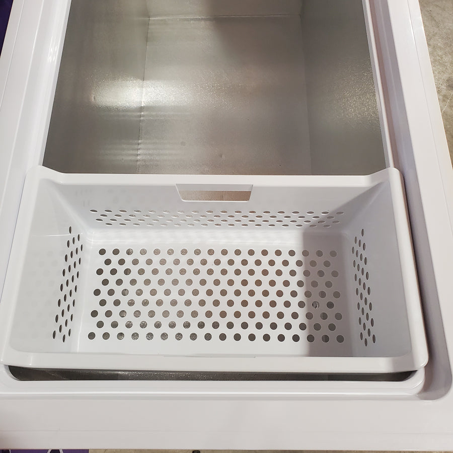 Hisense Garage Ready 17.7 cu. ft. Convertible Chest Freezer/Refrigerator 30133SD108 - CFC177M6AWD - Scratch & Dent (Minor)
