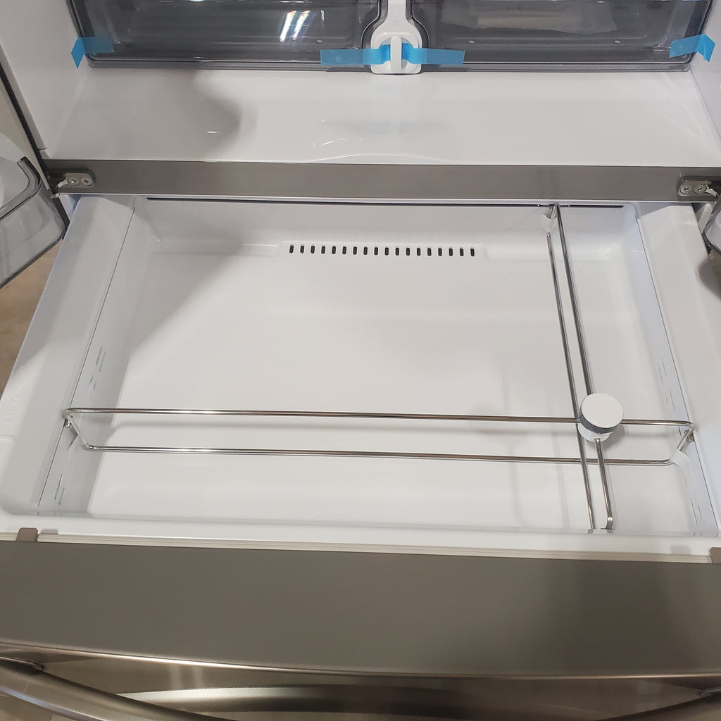 Pictures of Fingerprint-Resistant Stainless Steel ENERGY STAR Samsung 28 cu. ft. 4 Door French Door Refrigerator with FlexZone Drawer RF28R7201SR - Scratch & Dent - Minor - Neu Appliance Outlet - Discount Appliance Outlet in Austin, Tx