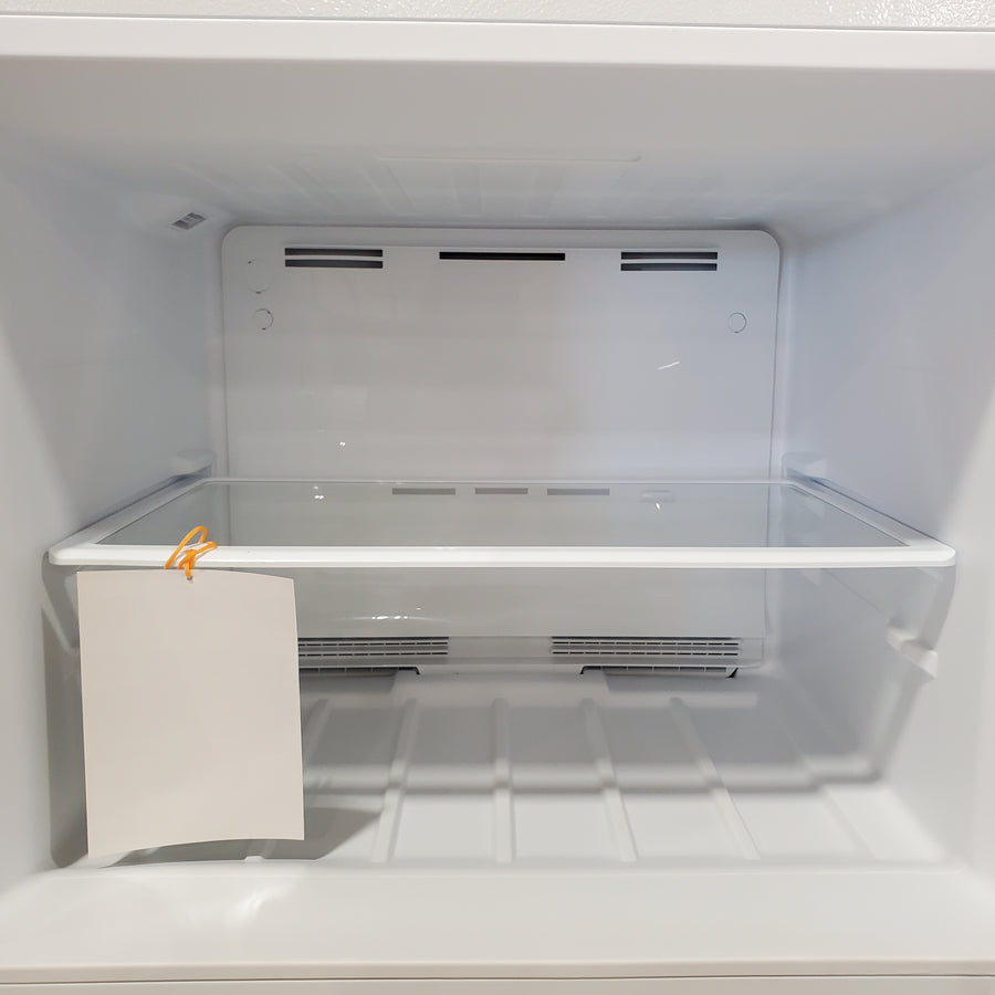Vissani 18.1 cu. ft. Top Freezer Refrigerator with Adjustable Glass Shelving in White, Garage Ready 25139SD786 - MDTF18WHR5 - Scratch & Dent (Moderate)
