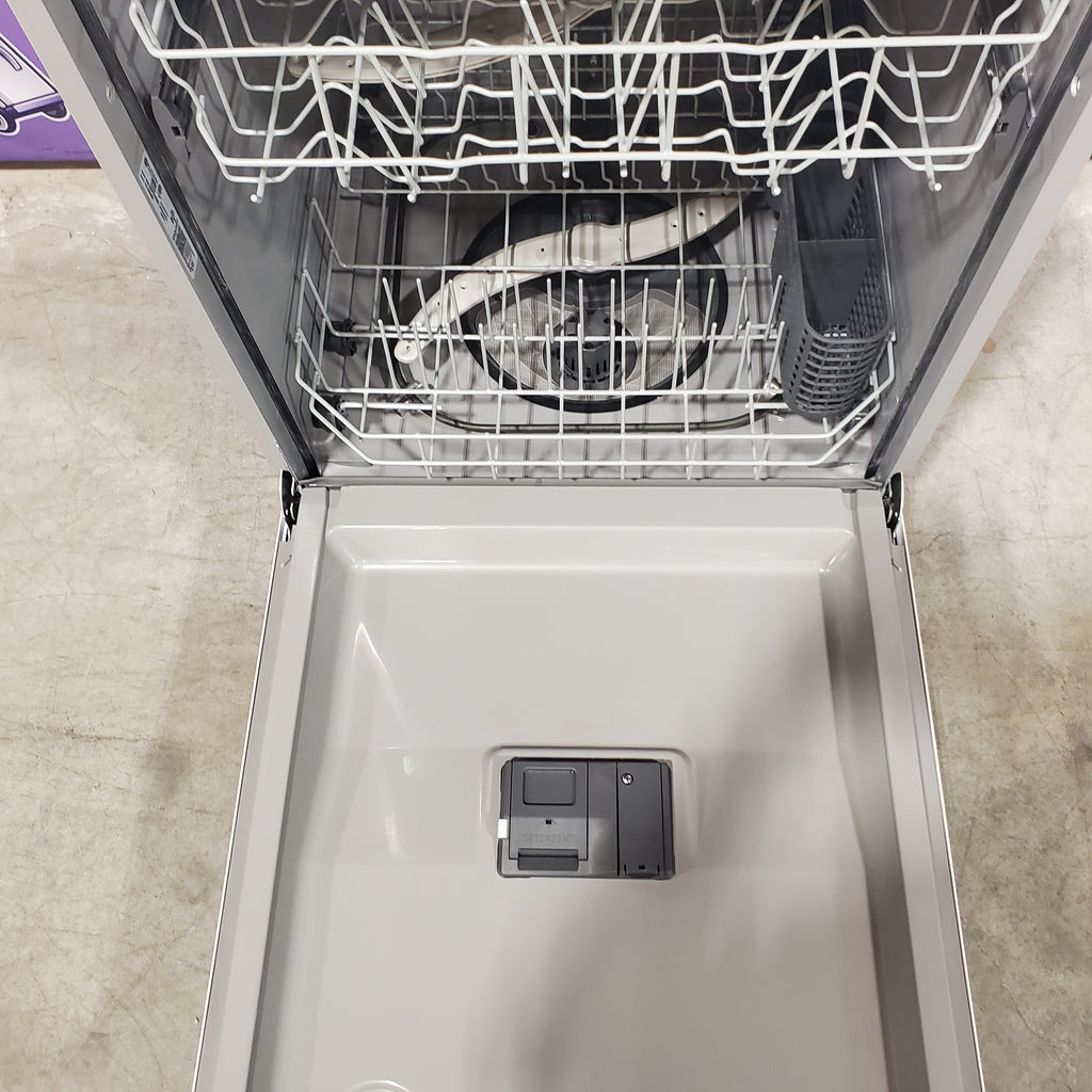Pictures of GE® ENERGY STAR® Dishwasher with Front Controls in White 25133SD441 - GDF460PGTWW - Open Box - Neu Appliance Outlet - Discount Appliance Outlet in Austin, Tx