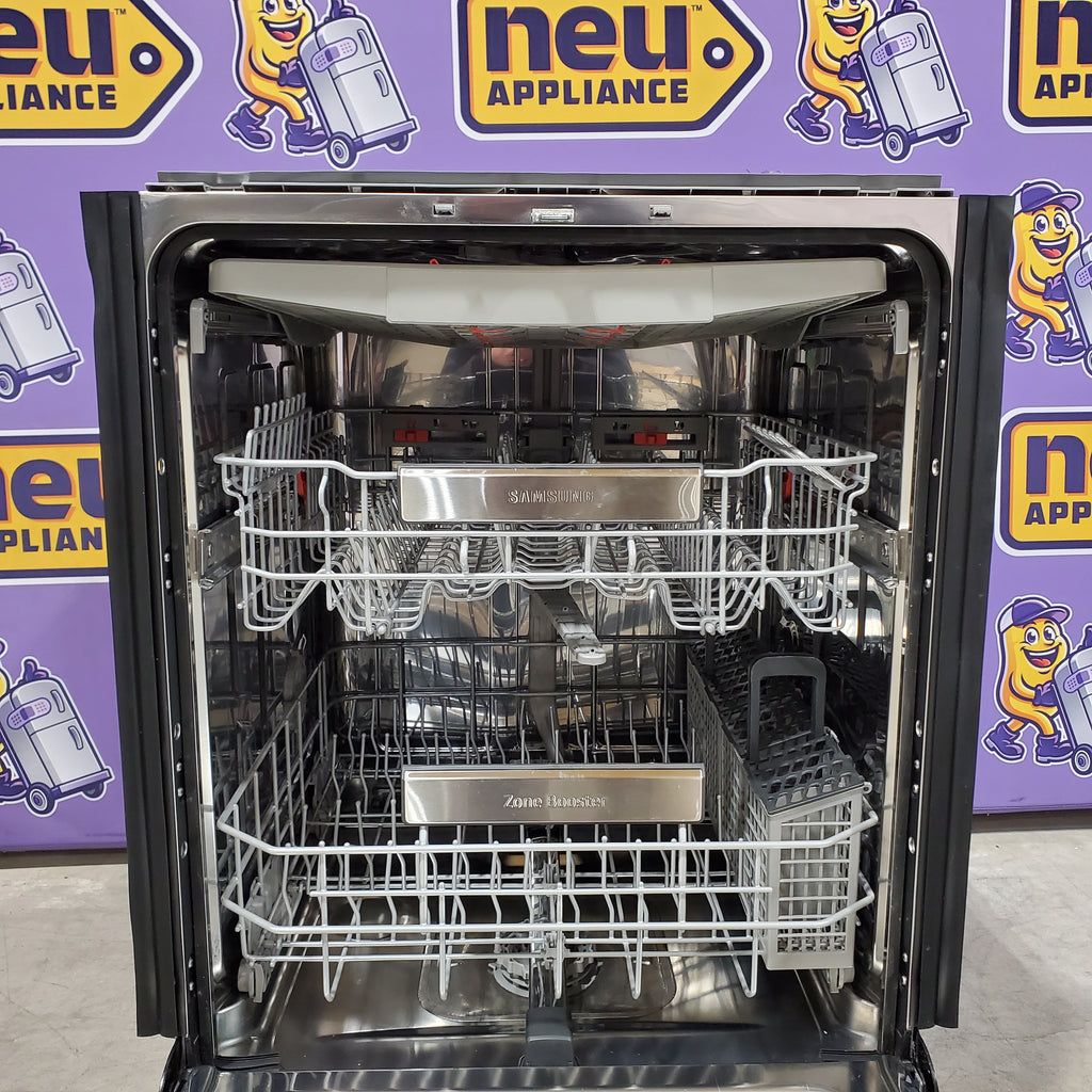 Samsung Fingerprint Resistant Stainless Steel AutoRelease Smart 39dBA Dishwasher with Linear Wash 6SD148 - DW80R9950US - Scratch & Dent (Minor)