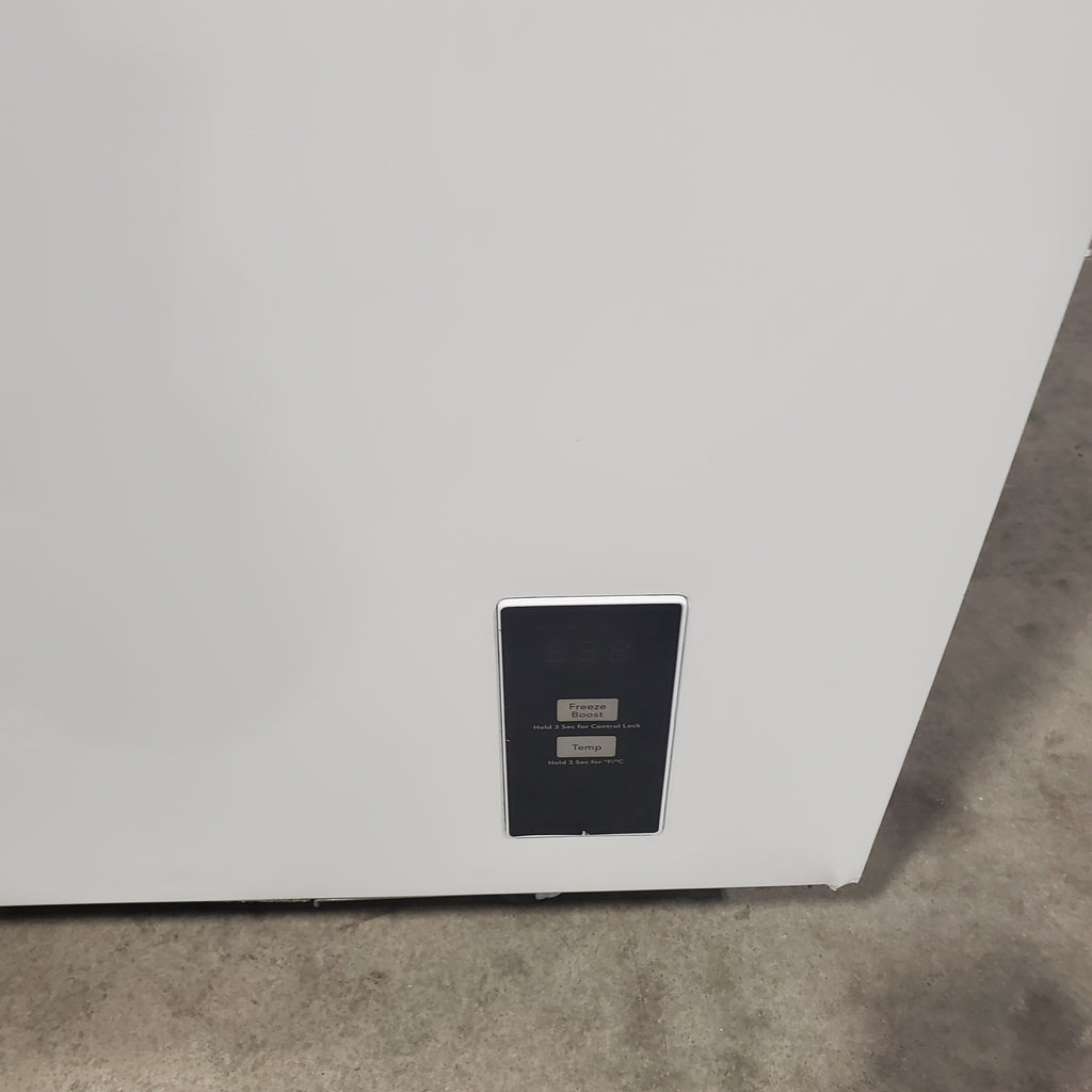 Pictures of Frigidaire 25 Cu. Ft. Garage Ready Chest Freezer with LED Light and Adjustable Temperature Control 20SD146 - FFCL2542AW - Scratch & Dent (Moderate) - Neu Appliance Outlet - Discount Appliance Outlet in Austin, Tx
