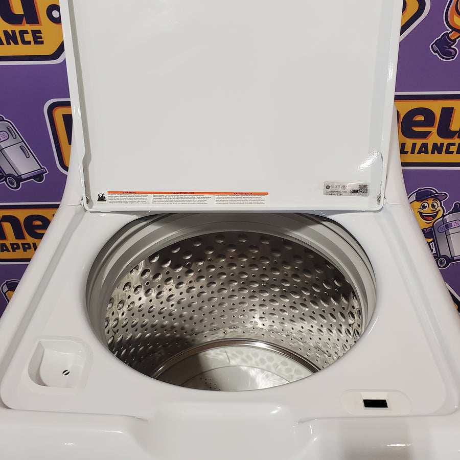 GE White Top Load 4.4 Cu. Ft. Washer with Stainless Steel Basket GTW490ACJWS - Scratch &Dent (Major) and GE White Electric 7.2 Cu. Ft. Dryer with Aluminized Alloy Drum 16253 - GTD45EASJWS - Scratch & Dent (Moderate)