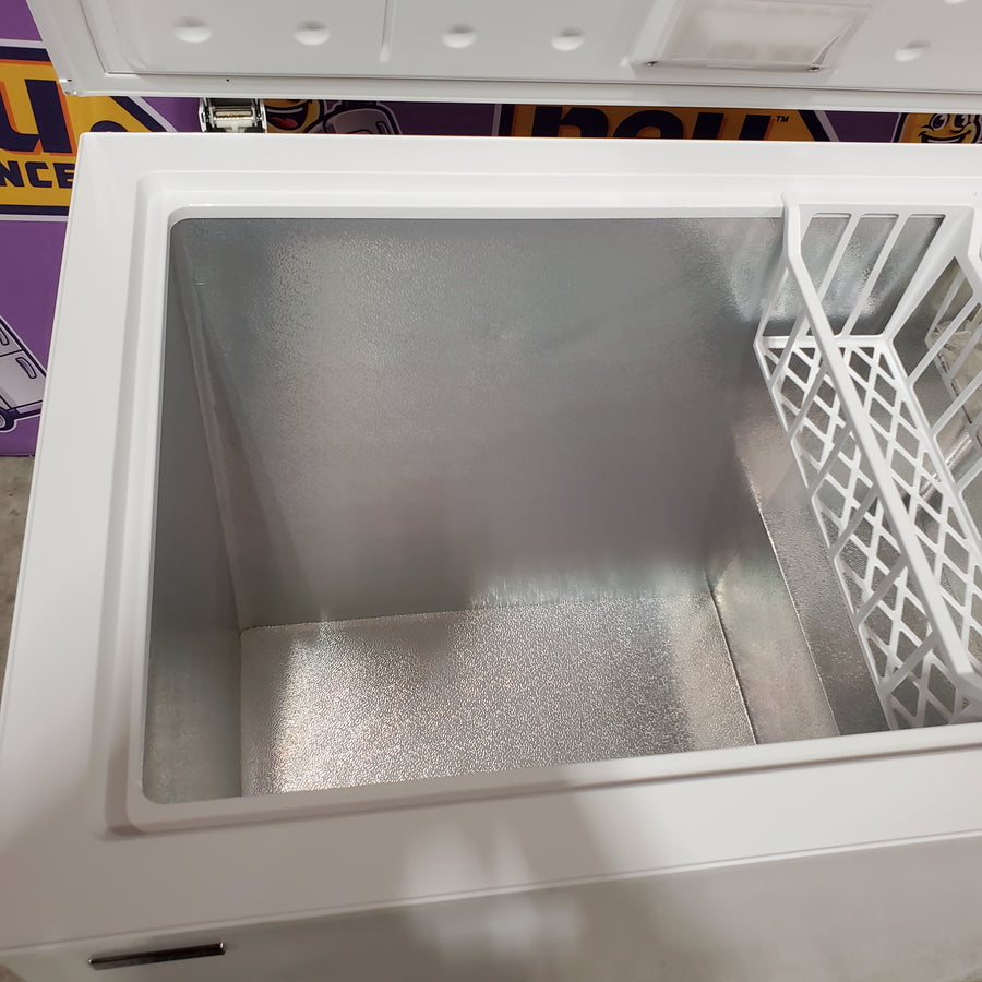 Vissani 8.8 cu. ft. Manual Defrost Convertible Garage Ready Chest Freezer in White, Powered by Hubspace MDCF9WH - Scratch & Dent (Major)