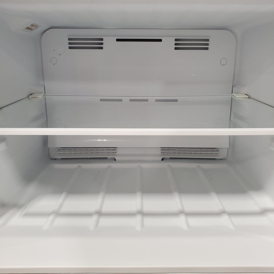 Vissani 14.2 cu. ft. Top Freezer Refrigerator in White, Garage Ready 251310SD886 - MDTF14WH5 - Scratch & Dent (Minor)