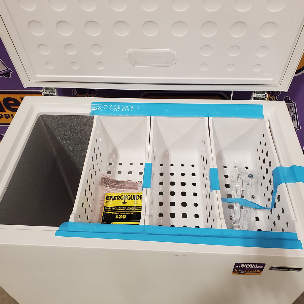 Magic Chef 8.7 cu. ft. Manual Defrost Chest Freezer in White 25SA191 - HMCF9W3 - Scratch & Dent (Minor)