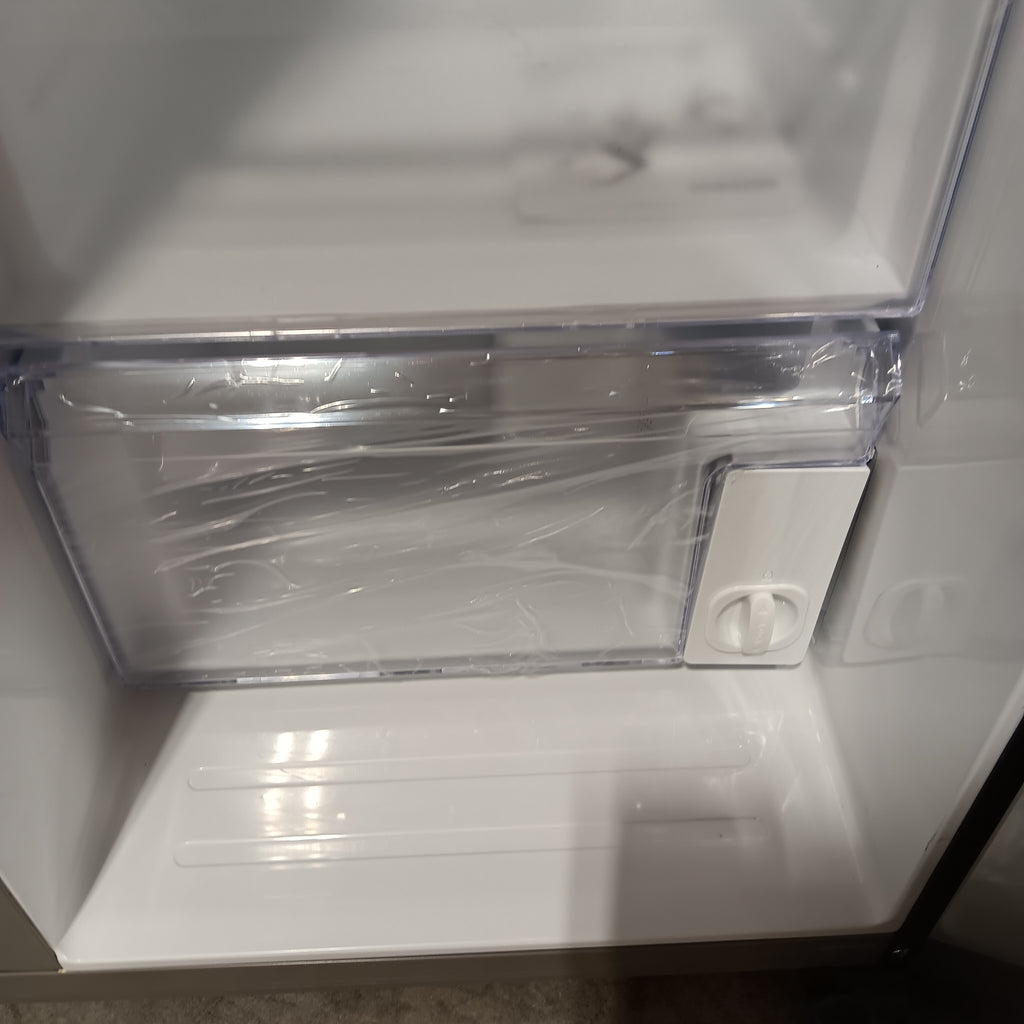 Pictures of Samsung 27.4-cu ft Side-by-Side Refrigerator with Ice Maker in Fingerprint Resistant Stainless Steel 25136SD638 - RS27T5200SR - Scratch & Dent (Moderate) - Neu Appliance Outlet - Discount Appliance Outlet in Austin, Tx