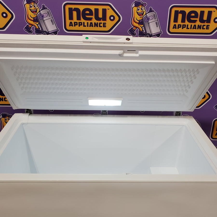 Frigidaire 15 Cu. Ft. Garage Ready Chest Freezer FFCL1542AW - Scratch & Dent (Major)