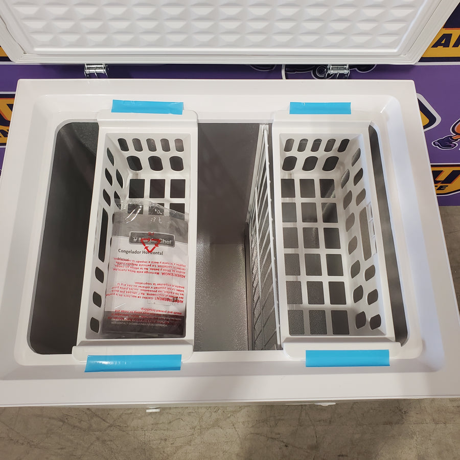 Magic Chef 5.0. cu. ft. Chest Freezer with Interior LED Light and Defrost Water Drain HMCF5W4 - Scratch & Dent (Minor)