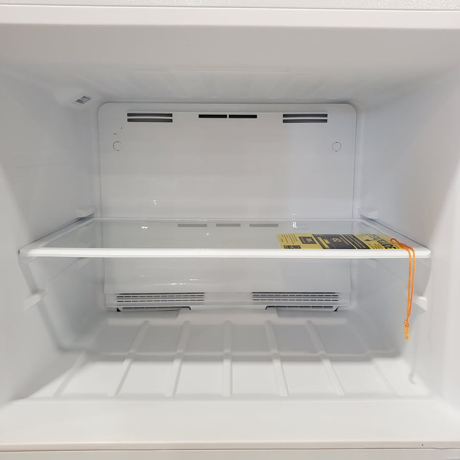 Vissani 18.1 cu. ft. Top Freezer Refrigerator with Adjustable Glass Shelving in White, Garage Ready 25139SD776 - MDTF18WHR5 - Scratch & Dent (Moderate)