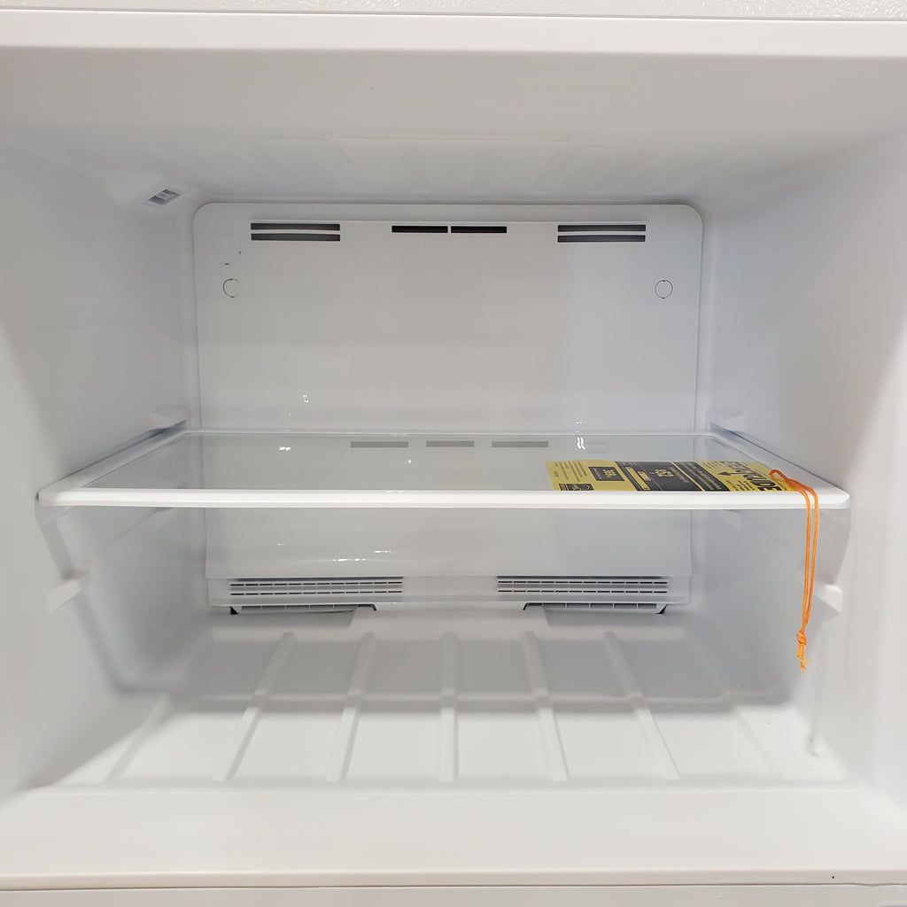 Pictures of Vissani 18.1 cu. ft. Top Freezer Refrigerator with Adjustable Glass Shelving in White, Garage Ready 25139SD776 - MDTF18WHR5 - Scratch & Dent (Moderate) - Neu Appliance Outlet - Discount Appliance Outlet in Austin, Tx