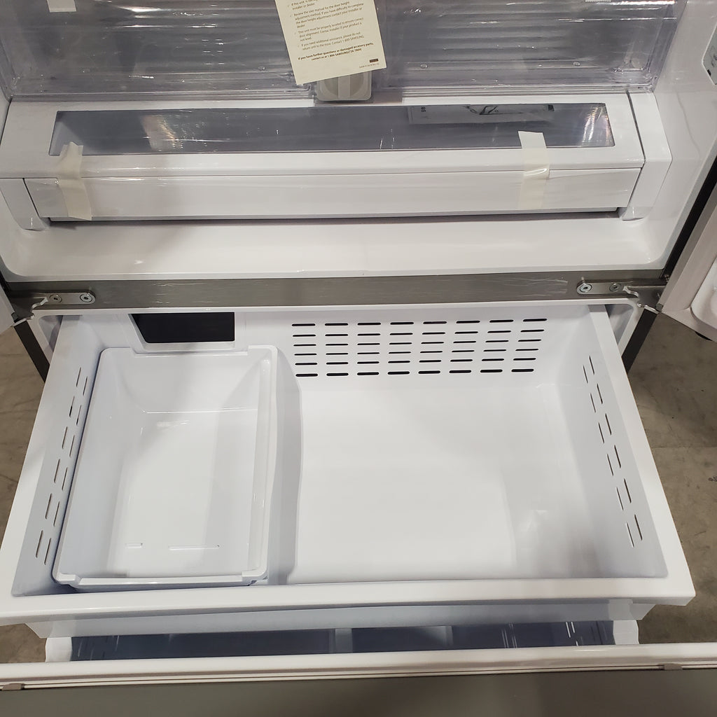 Samsung 28 cu. ft. Large Capacity 3-Door French Door Refrigerator in Stainless Steel 4SD424 - RF28T5001SR - Scratch & Dent (Minor)