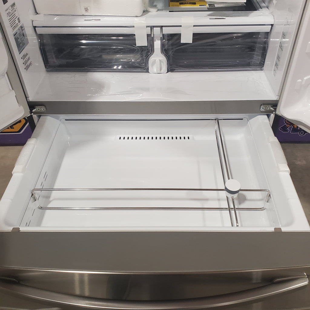 Pictures of Samsung 28-cu ft 4-Door ENERGY STAR Smart French Door Refrigerator with Ice Maker in Fingerprint Resistant Stainless Steel 4SD409 - RF28R7201SR - Scratch and Dent (Minor) - Neu Appliance Outlet - Discount Appliance Outlet in Austin, Tx