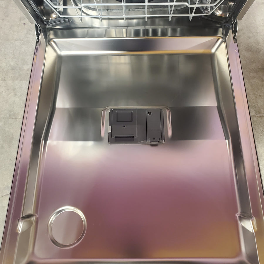 GE ENERGY STAR Fingerprint Resistant Top Control with Stainless Steel Interior Dishwasher with Sanitize Cycle 251310SD910 - GDT650SYVFS - Scratch & Dent (Minor)