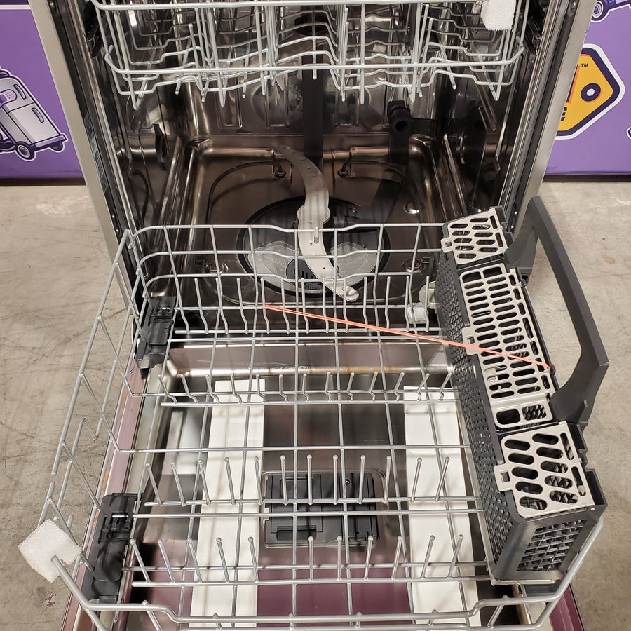 GE® Fingerprint Resistant Stainless Steel ENERGY STAR® Top Control with Stainless Steel Interior Dishwasher with Sanitize Cycle 31134SD279 - GDT670SYVFS  - Scratch & Dent (Major)