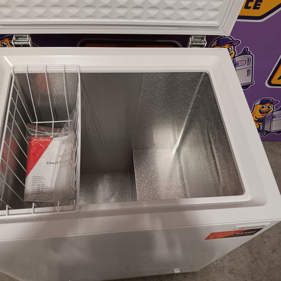 Frigidaire 5-cu ft Garage Ready Chest Freezer - SA625 - EFRF5003 - Scratch & Dent (Minor)