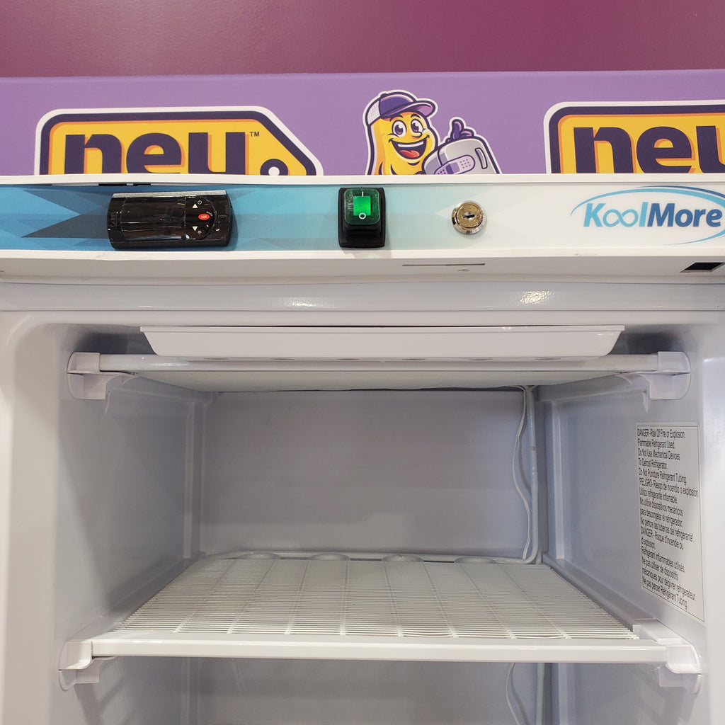 Pictures of Koolmore 12 Cu. ft. Commercial Reach in Freezer in White Manual Defrost KM-FMD12WH - Scratch & Dent (Minor) - Neu Appliance Outlet - Discount Appliance Outlet in Austin, Tx