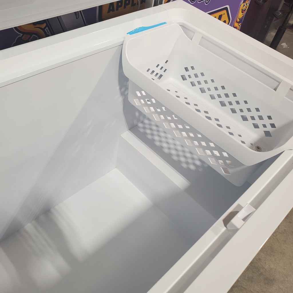 Pictures of Frigidaire 15 Cu. Ft. Garage Ready Chest Freezer 3SD1116 - FFCL1542AW - Scratch & Dent (Moderate) - Neu Appliance Outlet - Discount Appliance Outlet in Austin, Tx