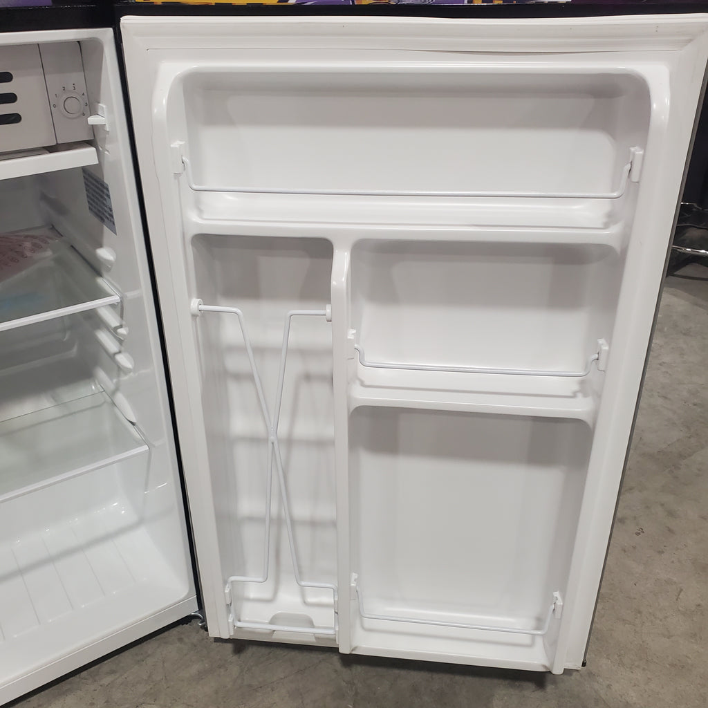 Arctic Chef 4.5 cu. ft. Mini Fridge in Stainless Steel 25133SD495 - ACFR465 - Scratch & Dent (Moderate)