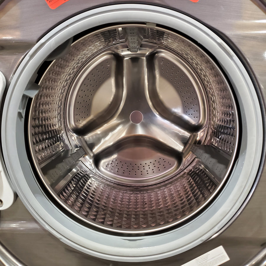 Samsung 5.5 cu. ft. Smart Washer with FlexWash™ in Black Stainless Steel 31132SD69 - WV55M9600AV - Scratch & Dent (Minor)