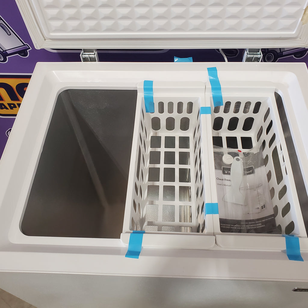 Pictures of Magic Chef 5.0. cu. ft. Chest Freezer with Interior LED Light and Defrost Water Drain HMCF5W4 - Scratch & Dent (Moderate) - Neu Appliance Outlet - Discount Appliance Outlet in Austin, Tx