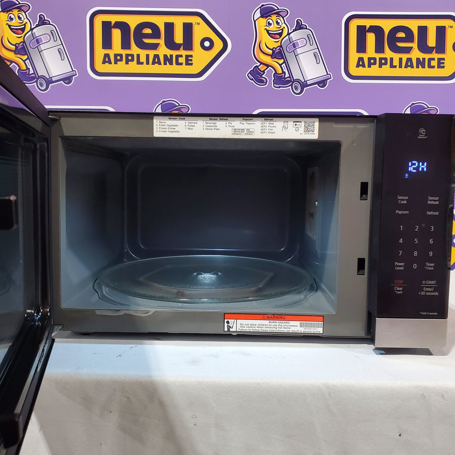 LG 1.5 cu. ft. NeoChef™ Countertop Microwave with Smart Inverter and Sensor Cooking MSER1590S - Scratch & Dent (Moderate)
