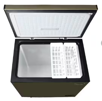 Magic Chef 7.0 cu. ft. Manual Defrost Chest Freezer in Army Green, Garage Ready MCCF7AG - Scratch & Dent (Minor)