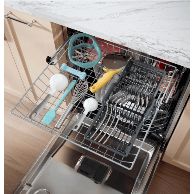GE® Fingerprint Resistant Stainless Steel ENERGY STAR® Top Control with Stainless Steel Interior Dishwasher with Sanitize Cycle 05121SD88 - GDT670SYVFS  - Scratch & Dent (Minor)